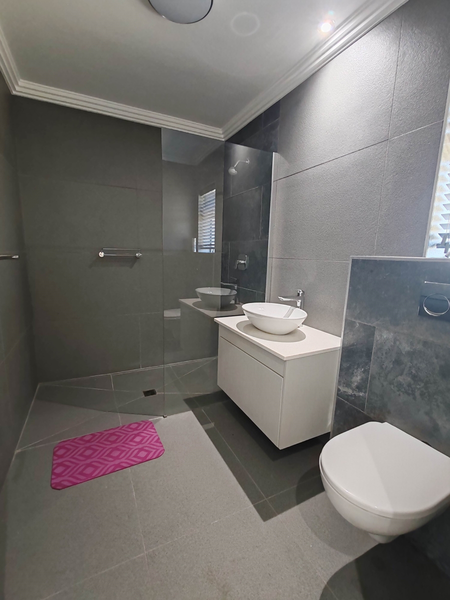 7 Bedroom Property for Sale in Perlemoenbaai Western Cape